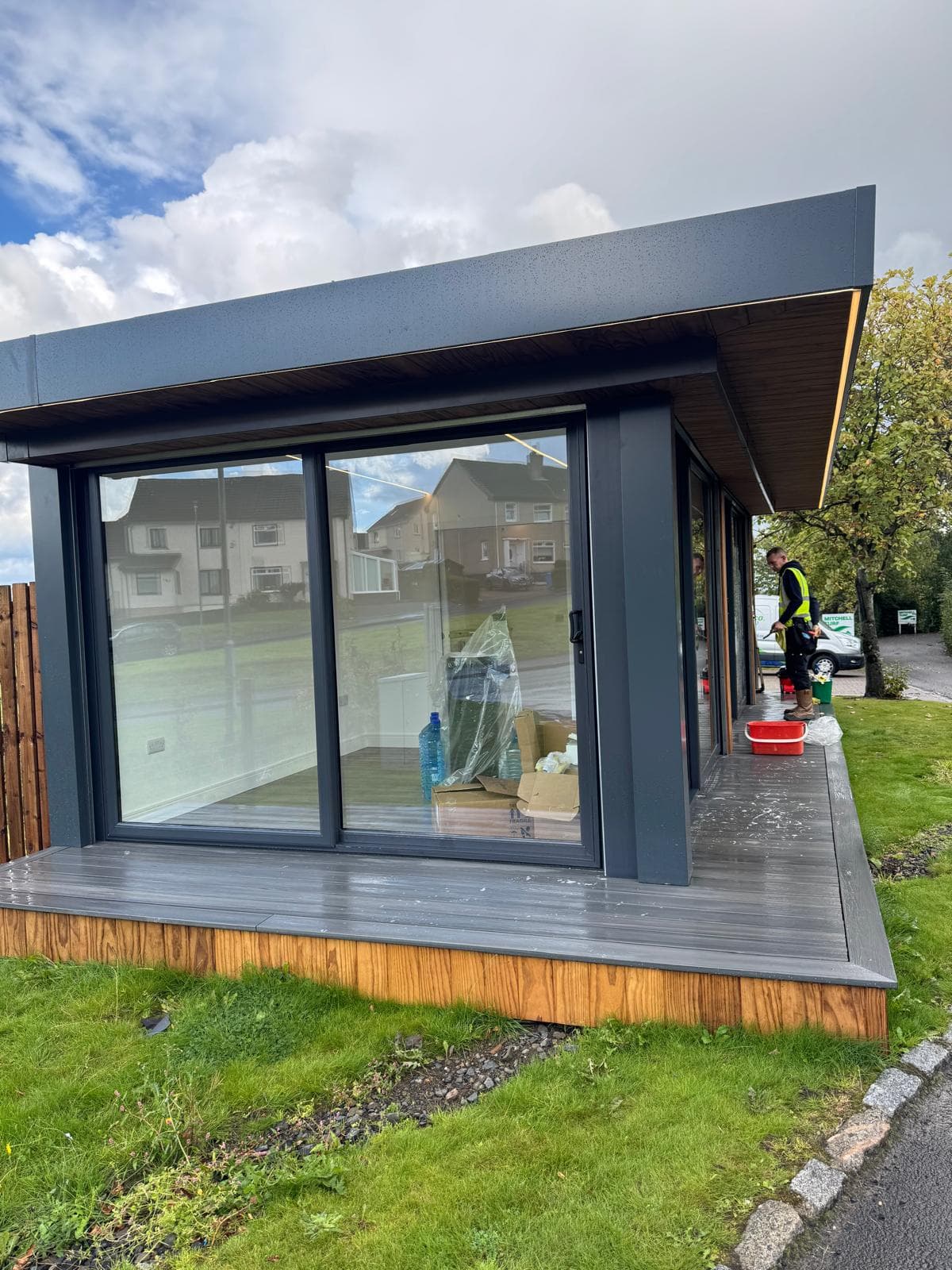 Streak-free glass on a new modular sales pod