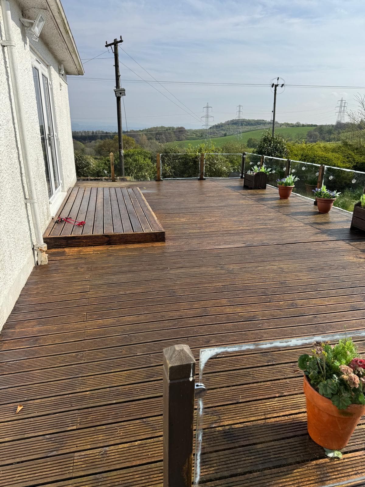 Half-cleaned circular monoblock patio