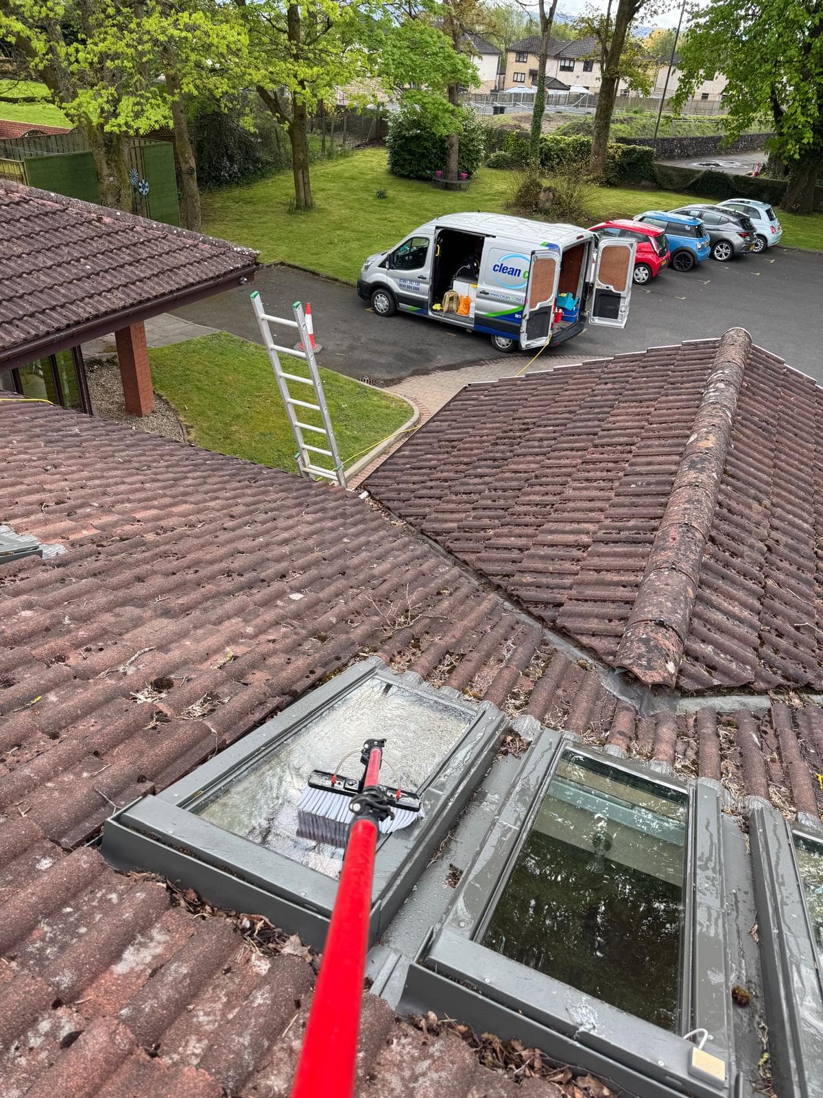 Water-fed pole on pitched-roof skylights
