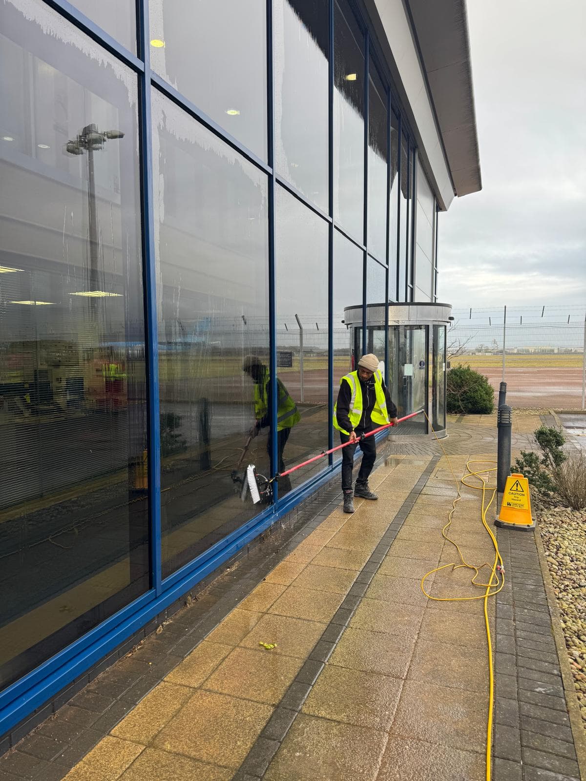 Gama Aviation curtain-wall window clean