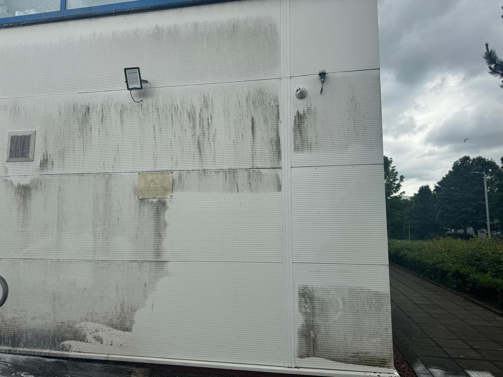 Mid-clean facade transformation