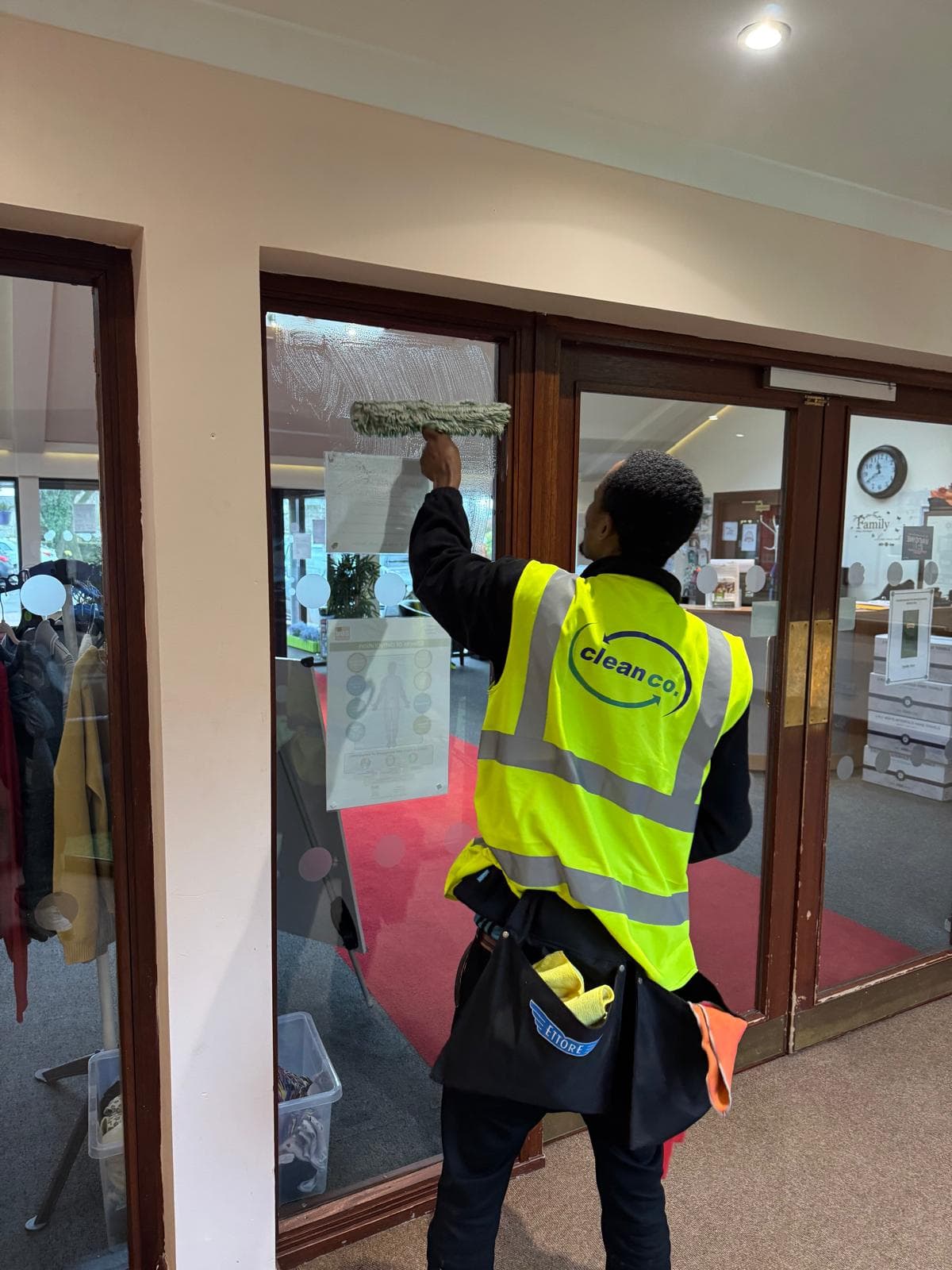Interior window cleaning with applicator